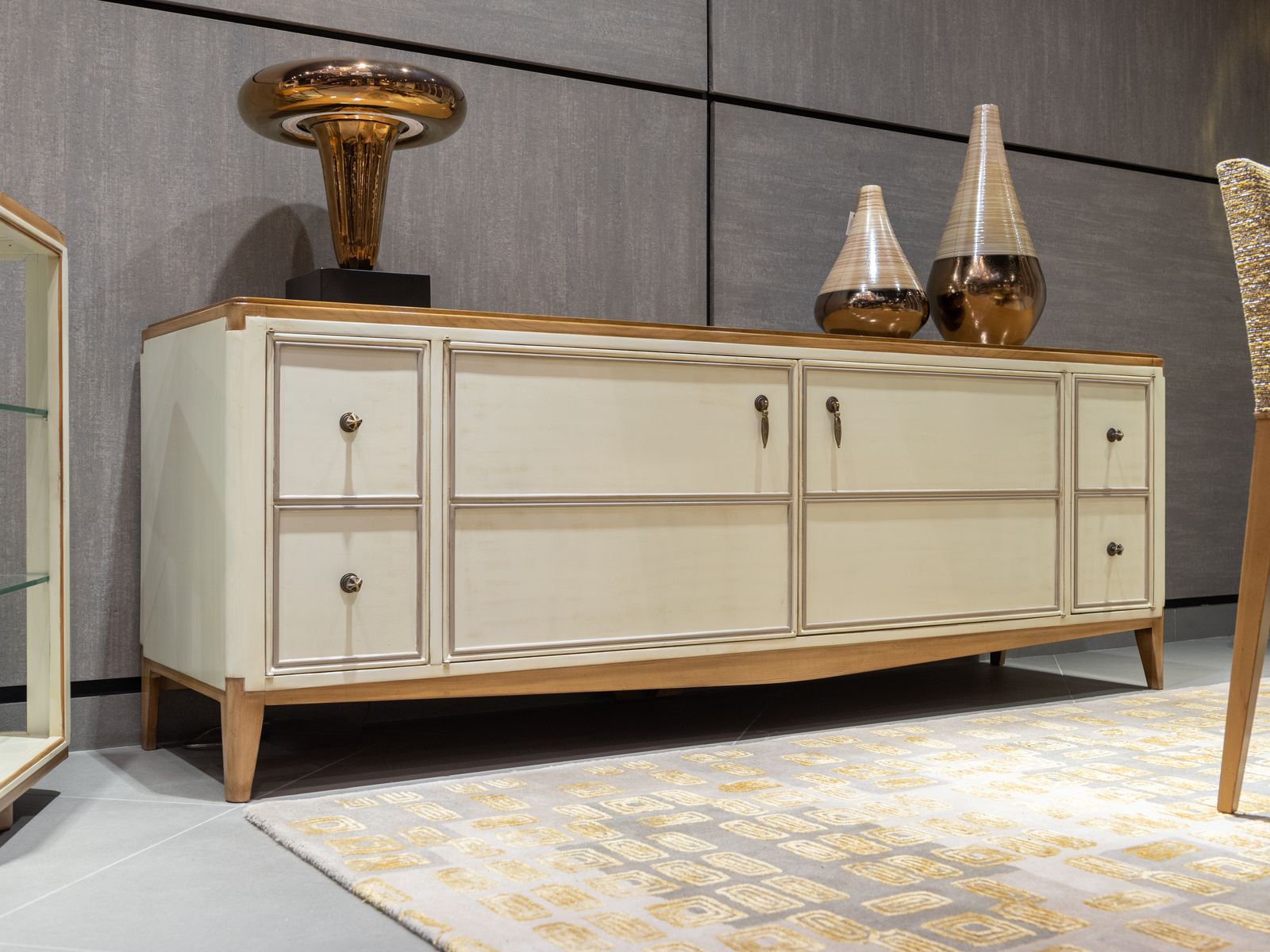 Buffet en bois massif à tiroirs, fabriqué sur mesure